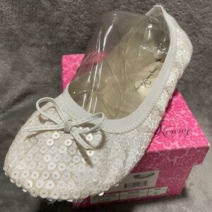 PENNY LOVES KENNY "CAMI" 8 M WHITE SEQUIN FOLDABLE BALLET FLATS